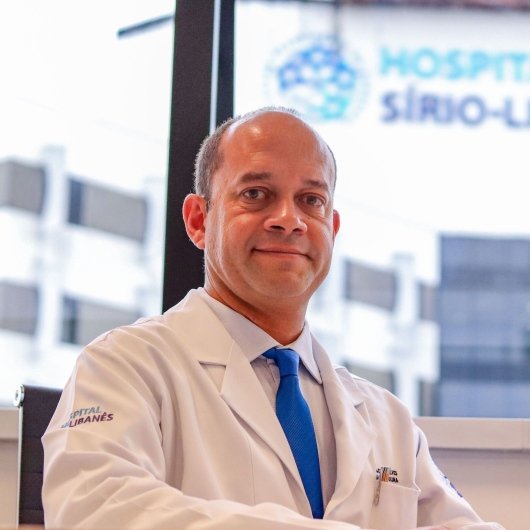 Dr. Emilio Macedo Alves