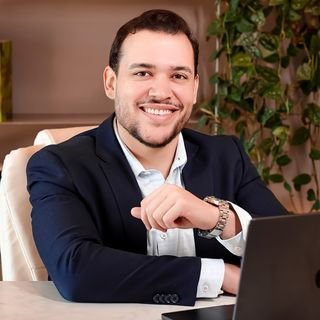 Dr. Douglas de Almeida Santos