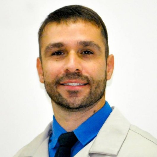 Dr. Arthur Farias