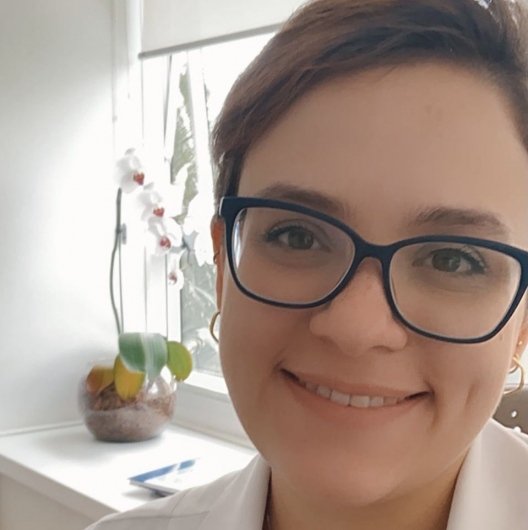 Dra. Carolina Rebello