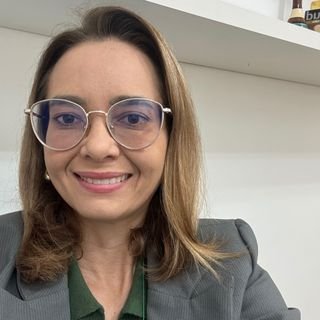 Dra. Fabiane Costa Moreira Cirino