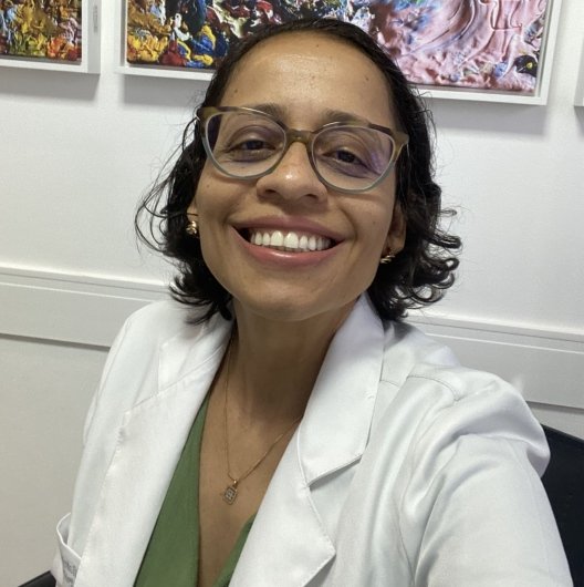Dra. Elisângela Oliveira