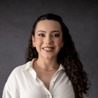 Dra. Amanda Vallinoto Silva de Araújo