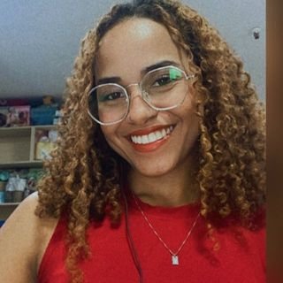 Dra. Thayna Crystine de Oliveira