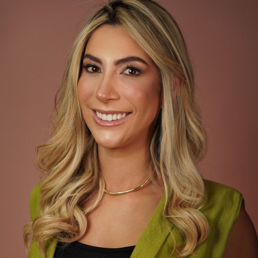 Dra. Isis Cristiane Fonseca Oliveira Helou
