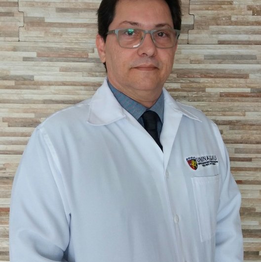 Dr. Paulo Tavares