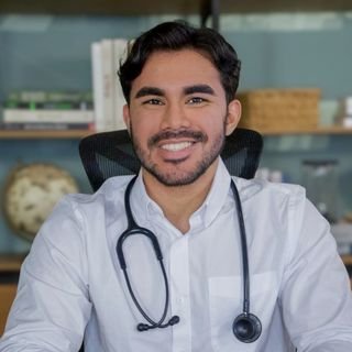 Dr. Sandro Cárdenas