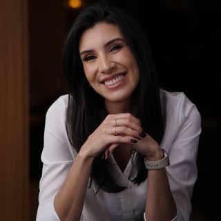 Dra. Júlia Pereira Carvalho Almeida