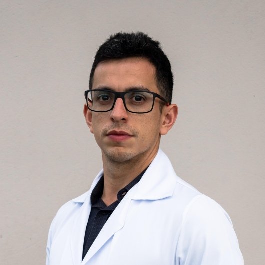 Dr. Thiago Santistevan