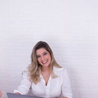 Dra. Leticia Teixeira Costa Pereira