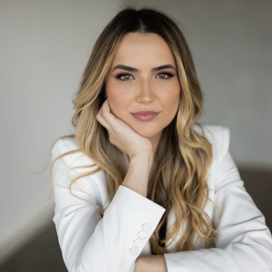 Dra. Flávia Bresciani