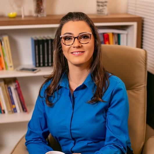 Dra. Mirele Moraes Sidou