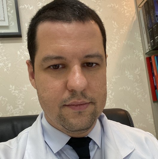 Dr. Estevam Luna