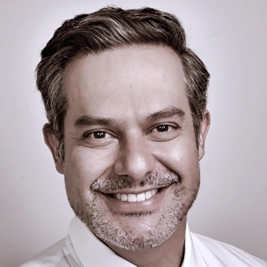 Dr. Daniel Caldas