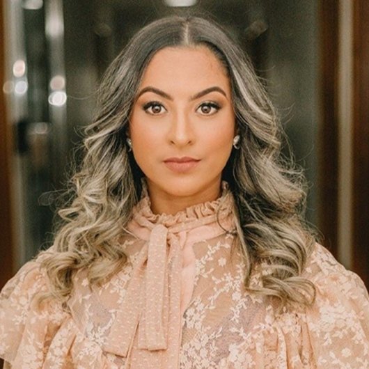 Dra. Êmile Souza