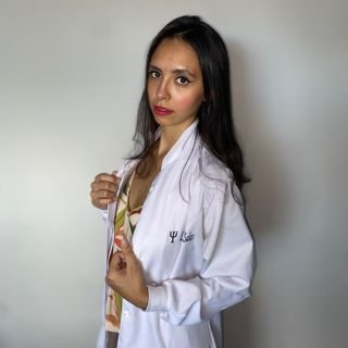 Dra. Larissa Pereira Sales