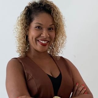 Dra. Cris Lira