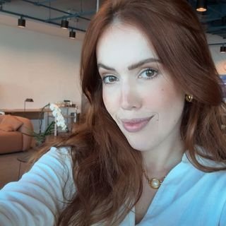 Dra. Júlia Ferraz Barbosa