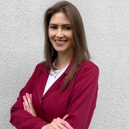 Dra. Júlia Guzzo Remussi