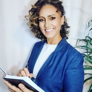 Dra. Iara Fernandes