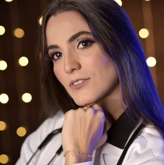 Dra. Kamila Farias