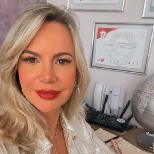 Dra. Adriana Valadares Neto