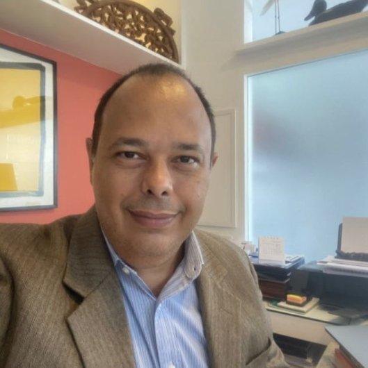 Dr. Paulo Manhaes