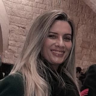 Dra. marcela de Andrade Correia