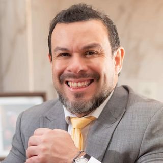 Dr. Rafael Azulay