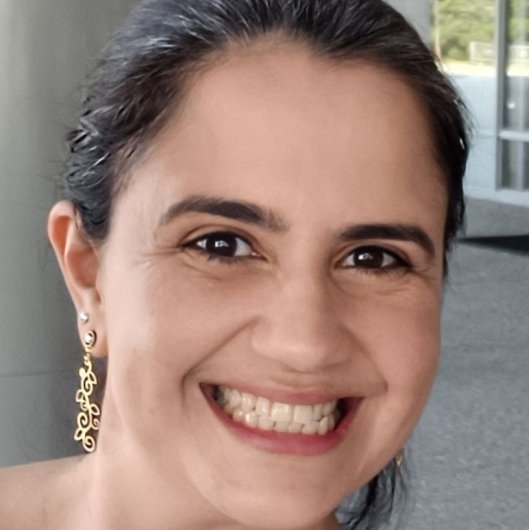Dra. Fernanda Larissa Lira