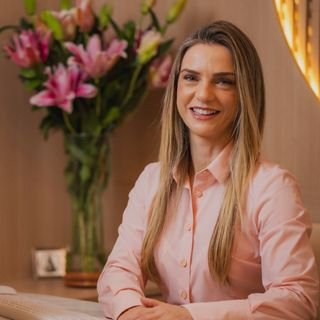 Dra. Aline Azevedo