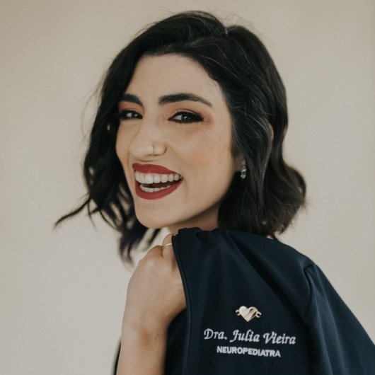 Dra. Julia Vieira