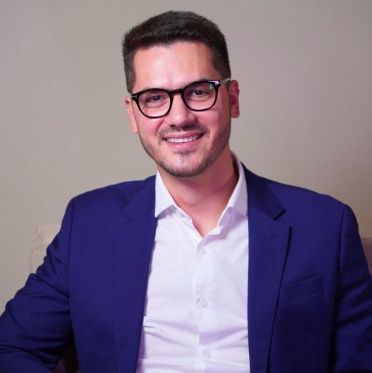 Dr. Luccas Fernandes