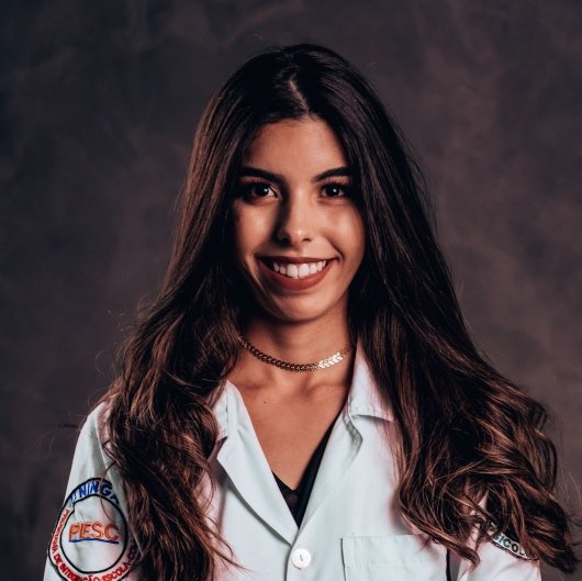Rafaela Oliveira Como