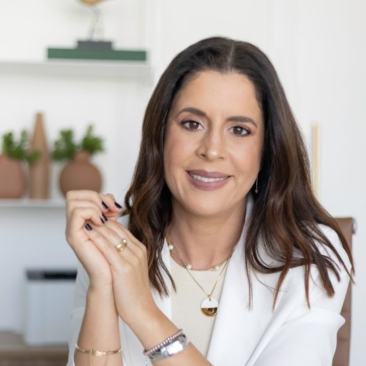 Dra. Aline Defaveri Do Prado