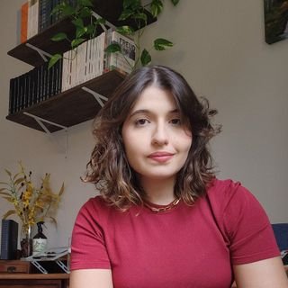 Dra. Thais Campos Teixeira