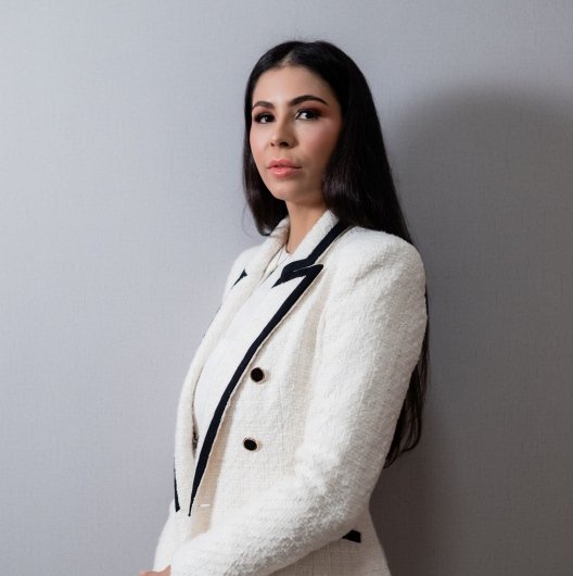 Dra. Lara Moraes