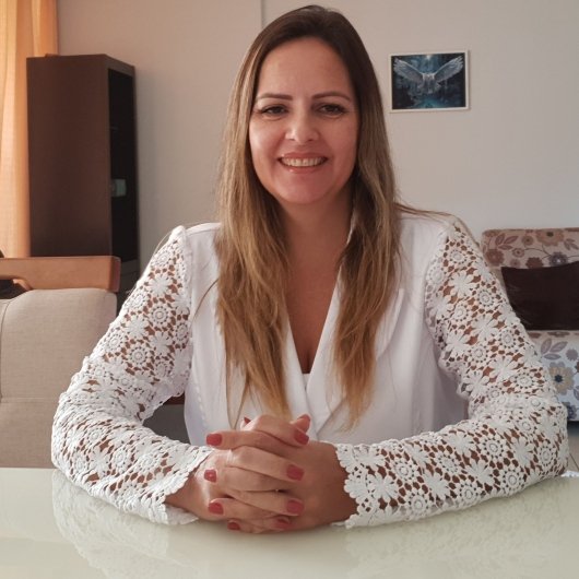 Dra. Thais Teixeira Granado