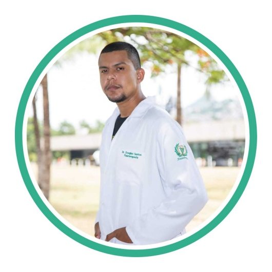 Dr. Douglas Santos