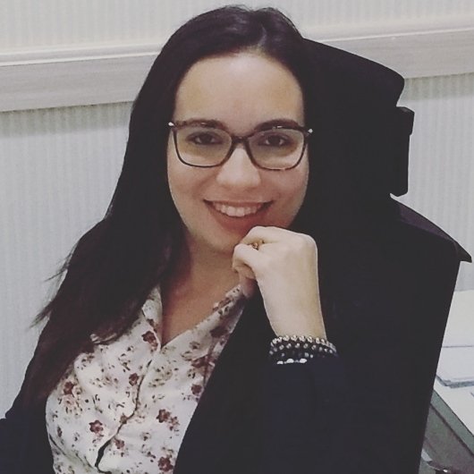 Dra. Éllen Lopes Sias