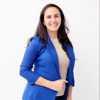 Dra. Camila Dos Santos Ferreira