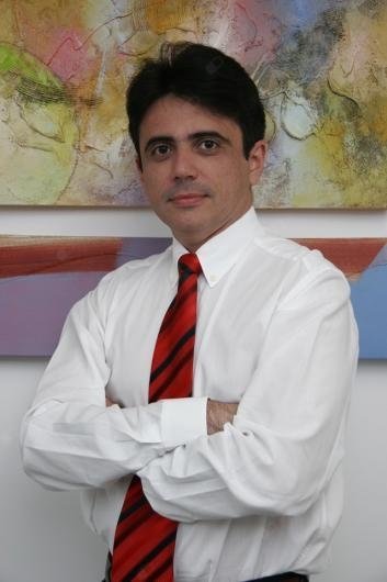 Dr. Roberto Cesar Lima Chaves