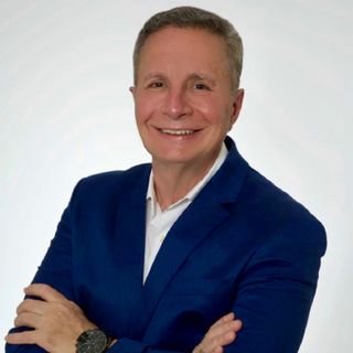 Dr. Carlos Eduardo da Silveira Bueno