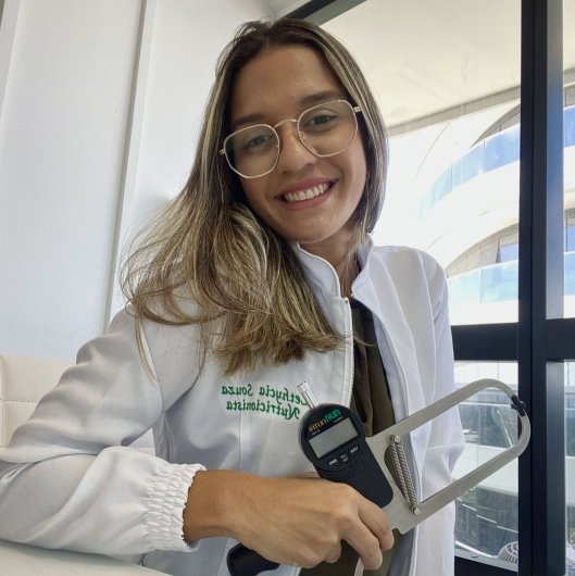 Dra. Lethycia Souza