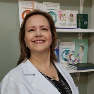 Dra. Andrea Azzolini