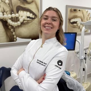 Dra. Amanda Nowicki de Salles