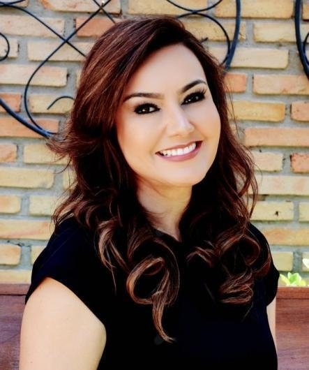 Carla Tiunilia Lemos