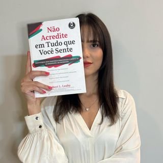 Dra. Camila Izar