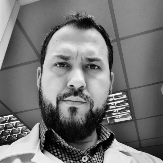 Dr. Adriano Marques Siqueira