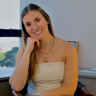 Dra. Camila Cescatto Goncalves